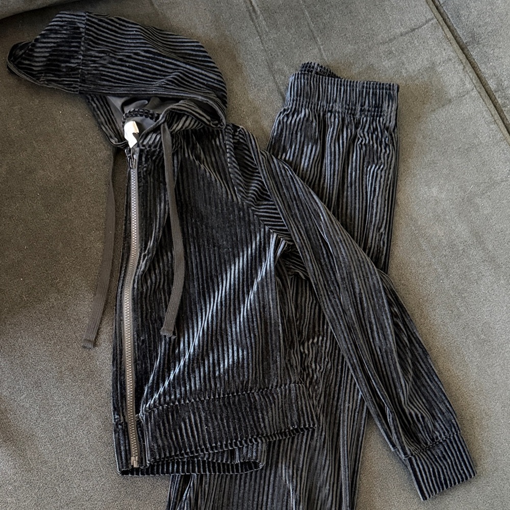 Black Ribbed Velour Lounge Set - Picture 4 of 4